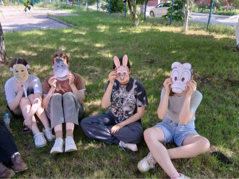 🎬 В гостях у сказки: как в школе № 18 прошел «Мульт день»..